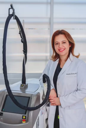Doctora Alejandra Builes especialista medicina estética